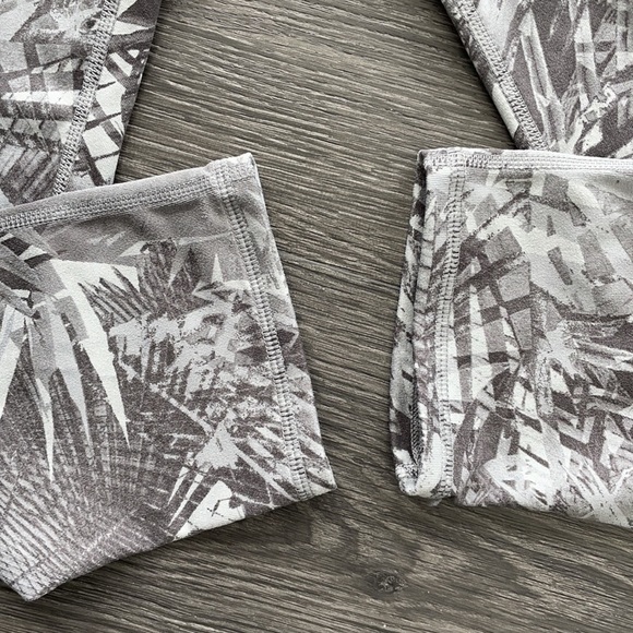 XS Athleta palm Chaturanga cropped leggings EUC - Picture 7 of 9